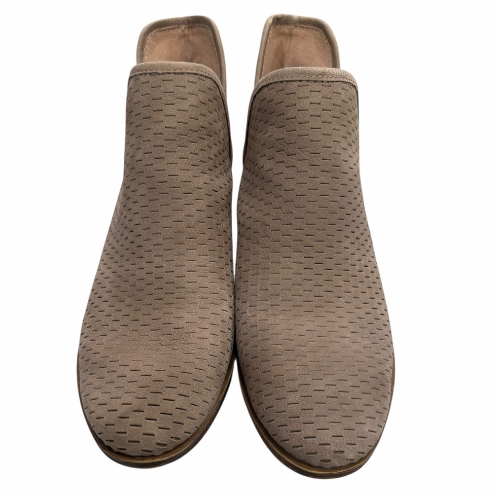 Lucky Brand Baley Perforated Suede Stacked Heel Beige Ankle Bootie Sz 9